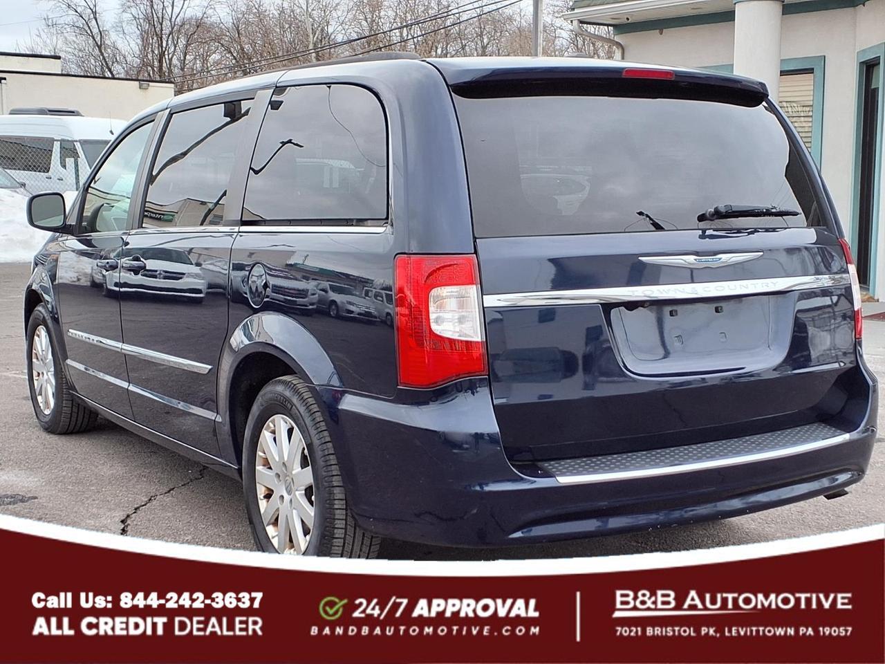 2016 Chrysler Town and Country Levittown PA