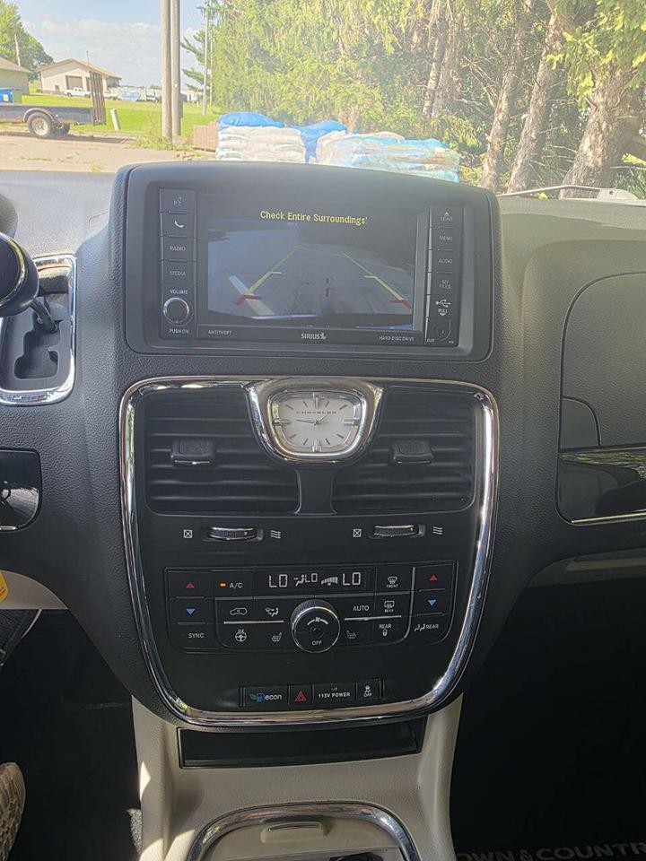 2016 Chrysler Town and Country Limited 4dr Mini Van Eldridge IA