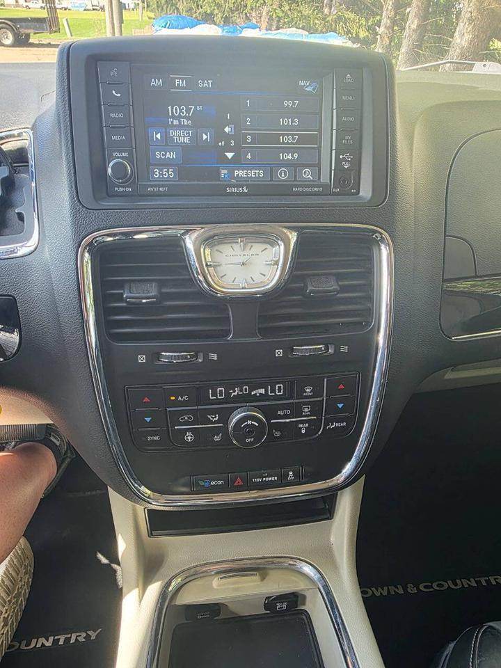 2016 Chrysler Town and Country Limited 4dr Mini Van Eldridge IA