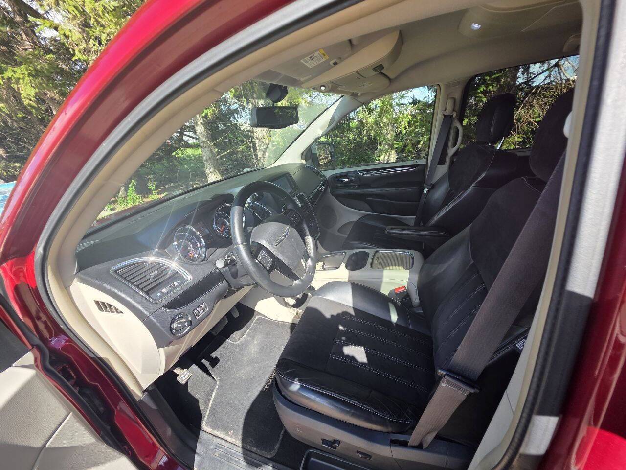 2016 Chrysler Town and Country Limited 4dr Mini Van Eldridge IA