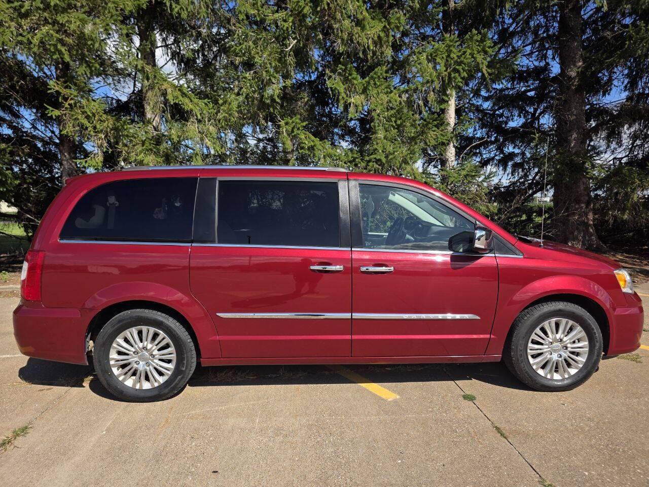 2016 Chrysler Town and Country Limited 4dr Mini Van Eldridge IA