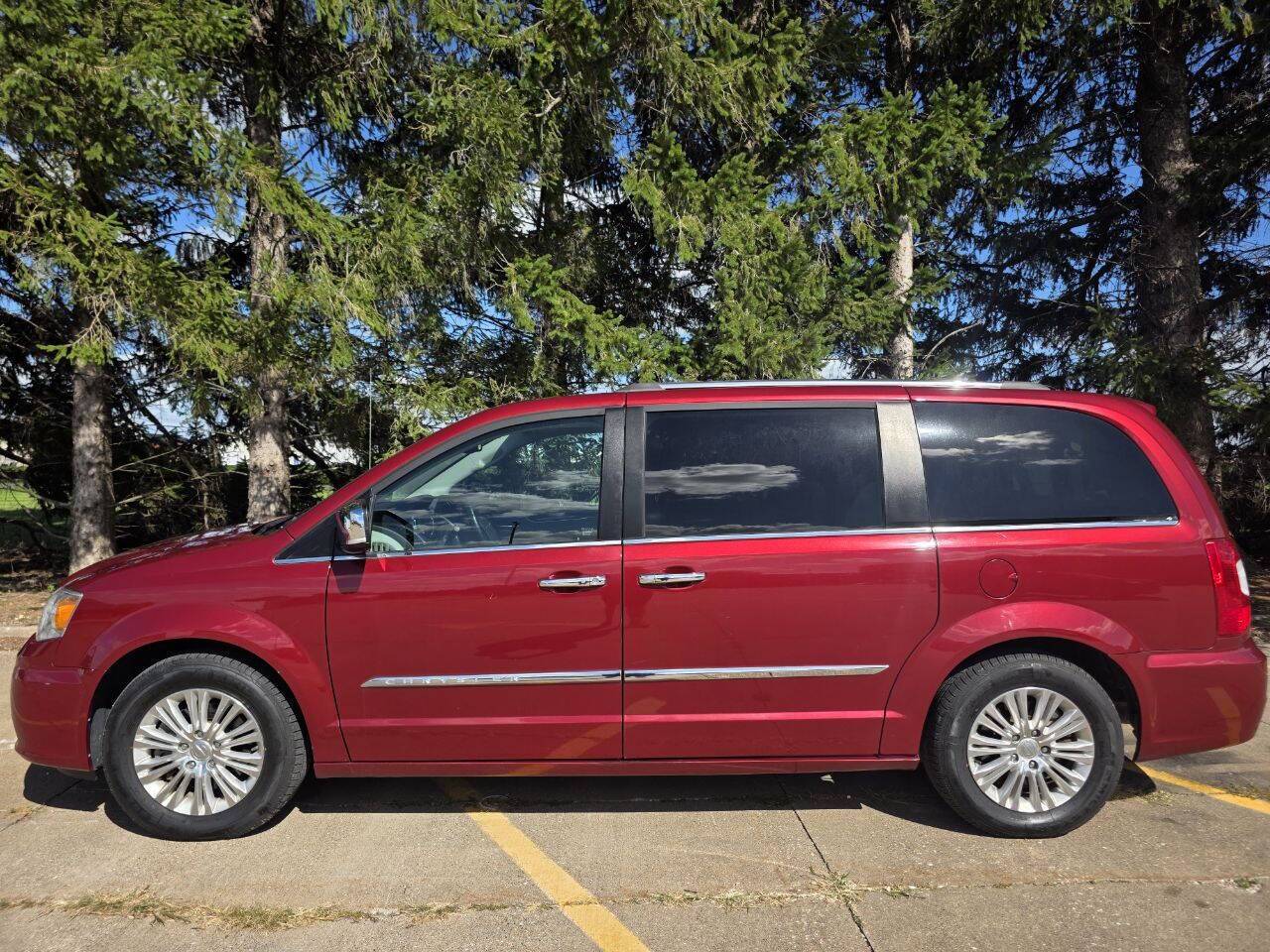 2016 Chrysler Town and Country Limited 4dr Mini Van Eldridge IA