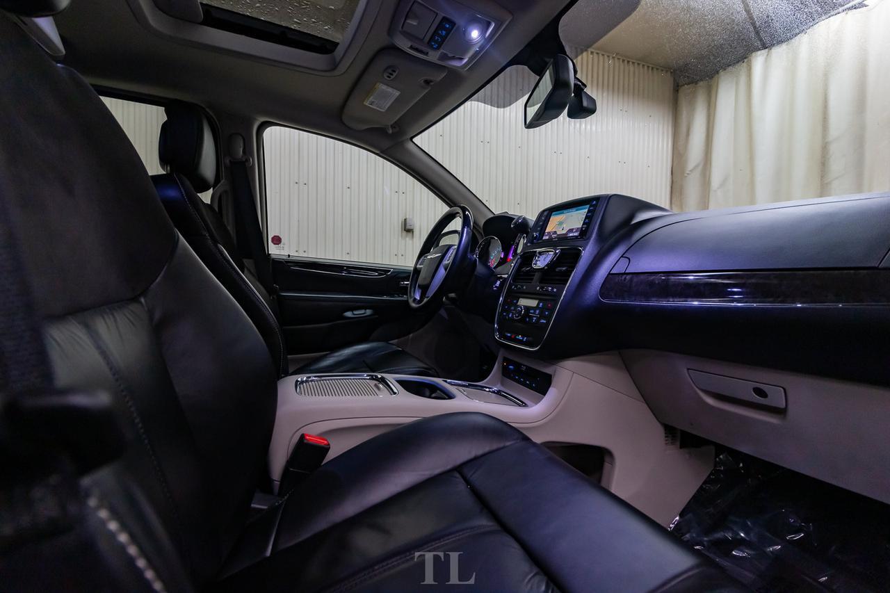 2016 Chrysler Town & Country Limited Leather Roof Nav DVD BCam Red Deer AB