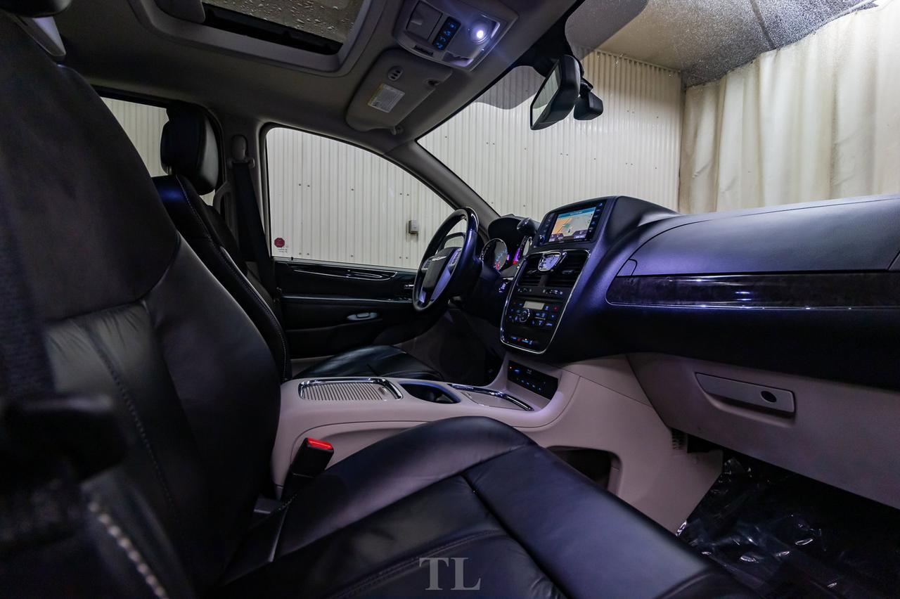 2016 Chrysler Town & Country Limited Leather Roof Nav DVD BCam Red Deer AB
