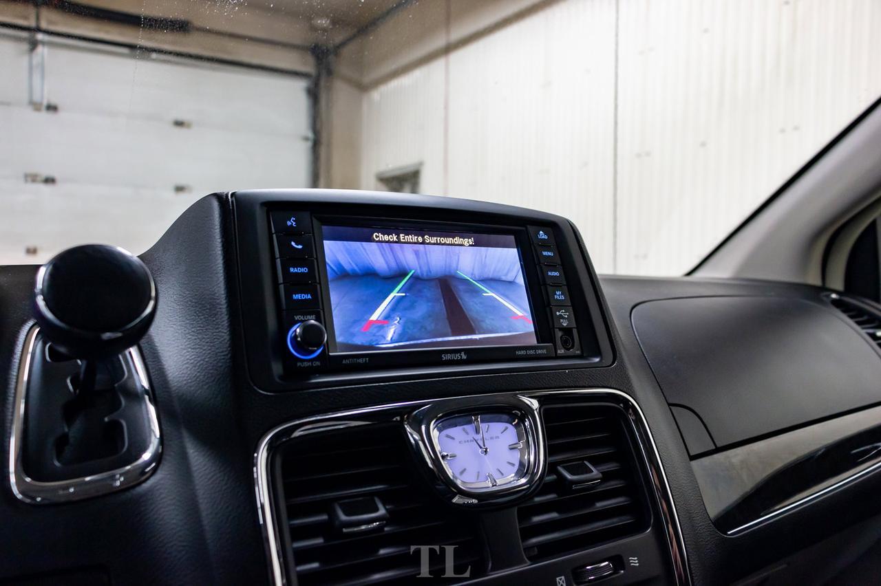 2016 Chrysler Town & Country Limited Leather Roof Nav DVD BCam Red Deer AB