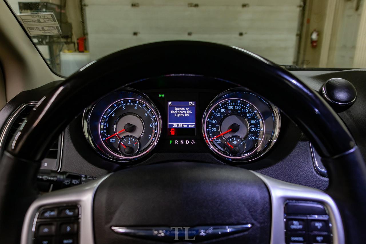 2016 Chrysler Town & Country Limited Leather Roof Nav DVD BCam Red Deer AB