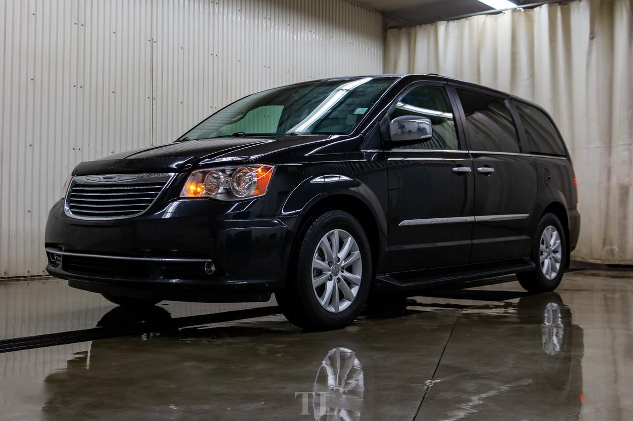 2016 Chrysler Town & Country Limited Leather Roof Nav DVD BCam Red Deer AB