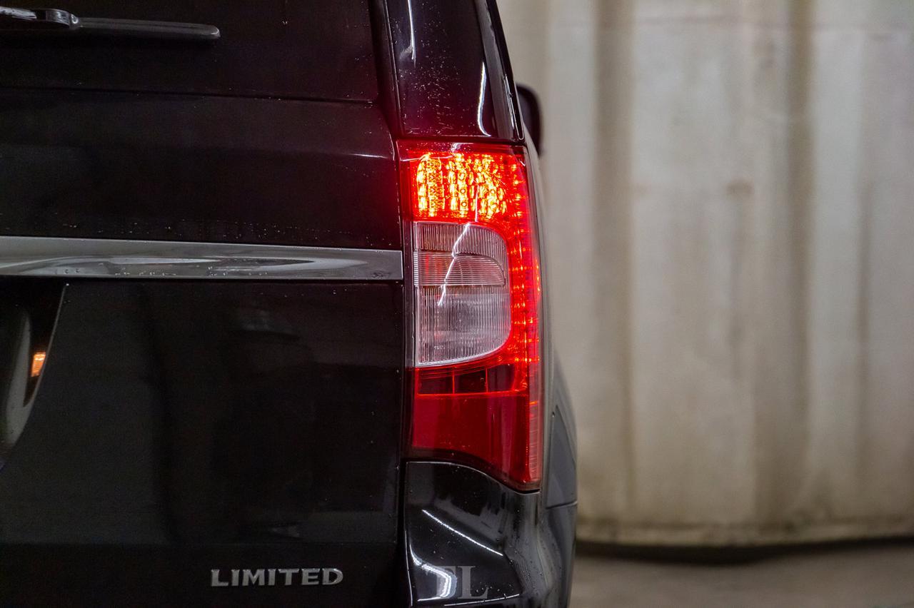 2016 Chrysler Town & Country Limited Leather Roof Nav DVD BCam Red Deer AB