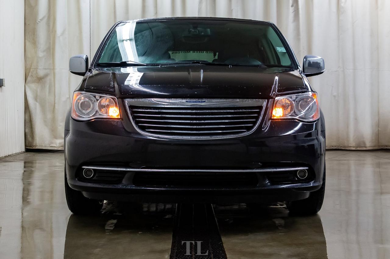2016 Chrysler Town & Country Limited Leather Roof Nav DVD BCam Red Deer AB