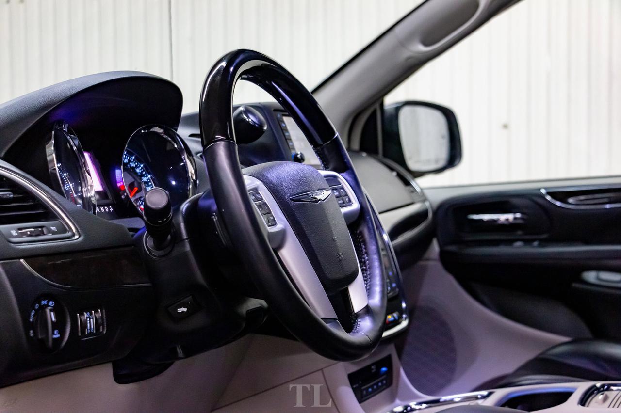 2016 Chrysler Town & Country Limited Leather Roof Nav DVD BCam Red Deer AB