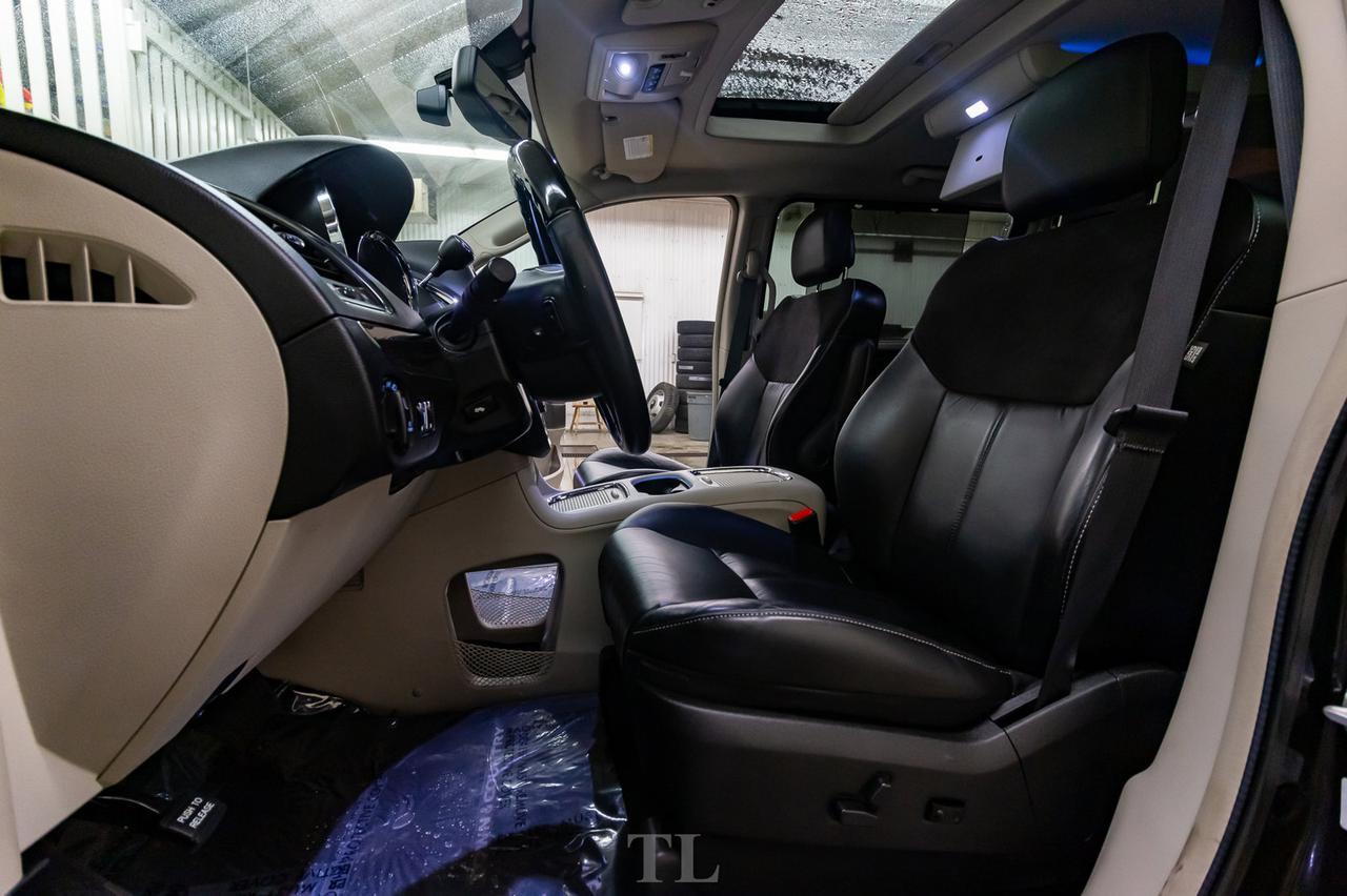 2016 Chrysler Town & Country Limited Leather Roof Nav DVD BCam Red Deer AB