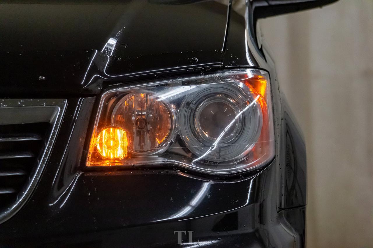 2016 Chrysler Town & Country Limited Leather Roof Nav DVD BCam Red Deer AB