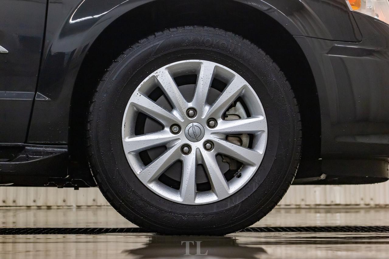 2016 Chrysler Town & Country Limited Leather Roof Nav DVD BCam Red Deer AB