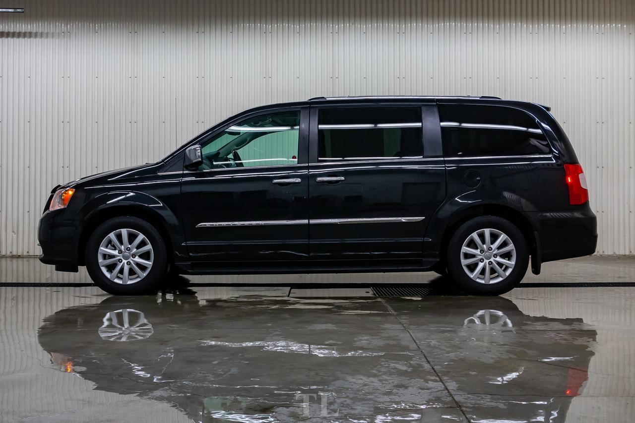 2016 Chrysler Town & Country Limited Leather Roof Nav DVD BCam Red Deer AB