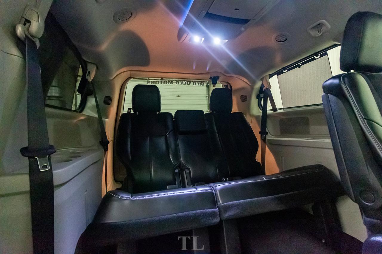 2016 Chrysler Town & Country Limited Leather Roof Nav DVD BCam Red Deer AB