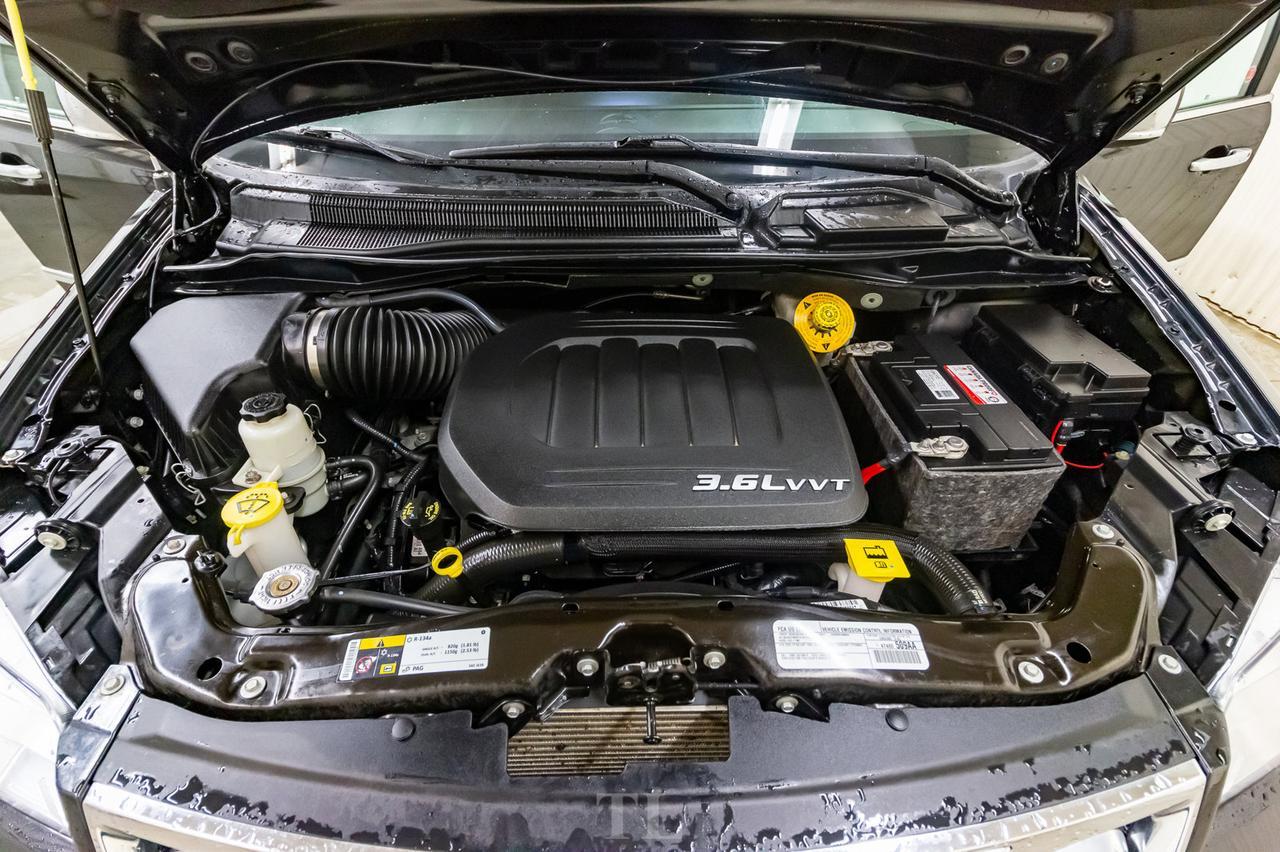 2016 Chrysler Town & Country Limited Leather Roof Nav DVD BCam Red Deer AB