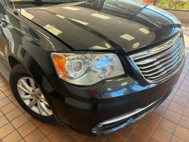 2016 Chrysler Town & Country Limited Platinum