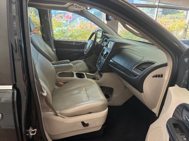 2016 Chrysler Town & Country Limited Platinum Charlotte NC