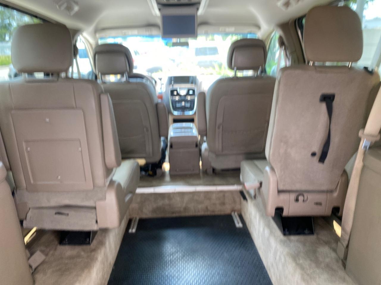 2016 Chrysler Town & Country REAR DOOR, HANDICAP RAMP LOW MILES 58,632 Pompano Beach FL