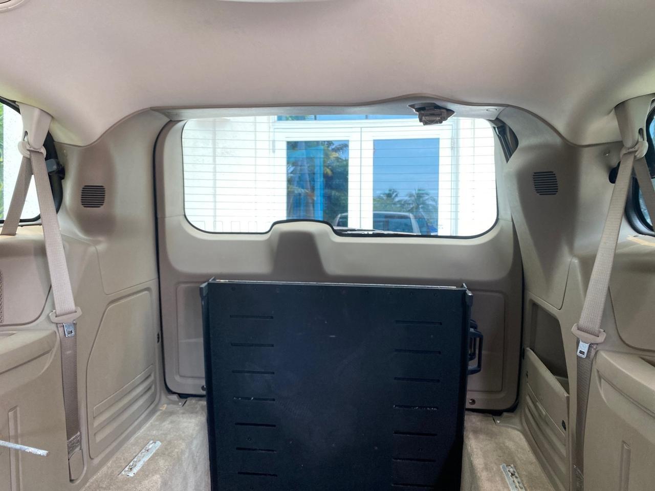2016 Chrysler Town & Country REAR DOOR, HANDICAP RAMP LOW MILES 58,632 Pompano Beach FL