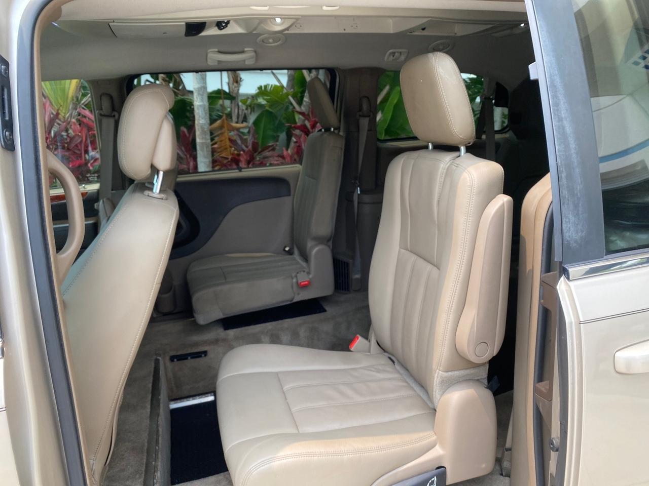 2016 Chrysler Town & Country REAR DOOR, HANDICAP RAMP LOW MILES 58,632 Pompano Beach FL