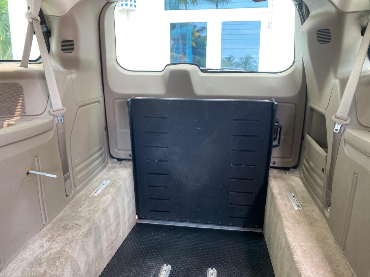 2016 Chrysler Town & Country REAR DOOR, HANDICAP RAMP LOW MILES 58,632 Pompano Beach FL