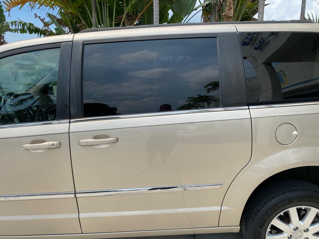 2016 Chrysler Town & Country REAR DOOR, HANDICAP RAMP LOW MILES 58,632 Pompano Beach FL
