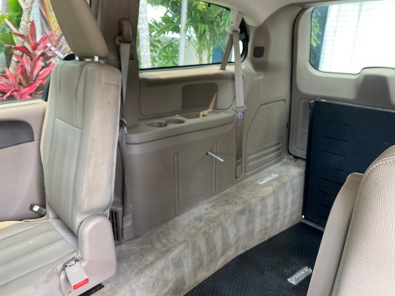 2016 Chrysler Town & Country REAR DOOR, HANDICAP RAMP LOW MILES 58,632 Pompano Beach FL