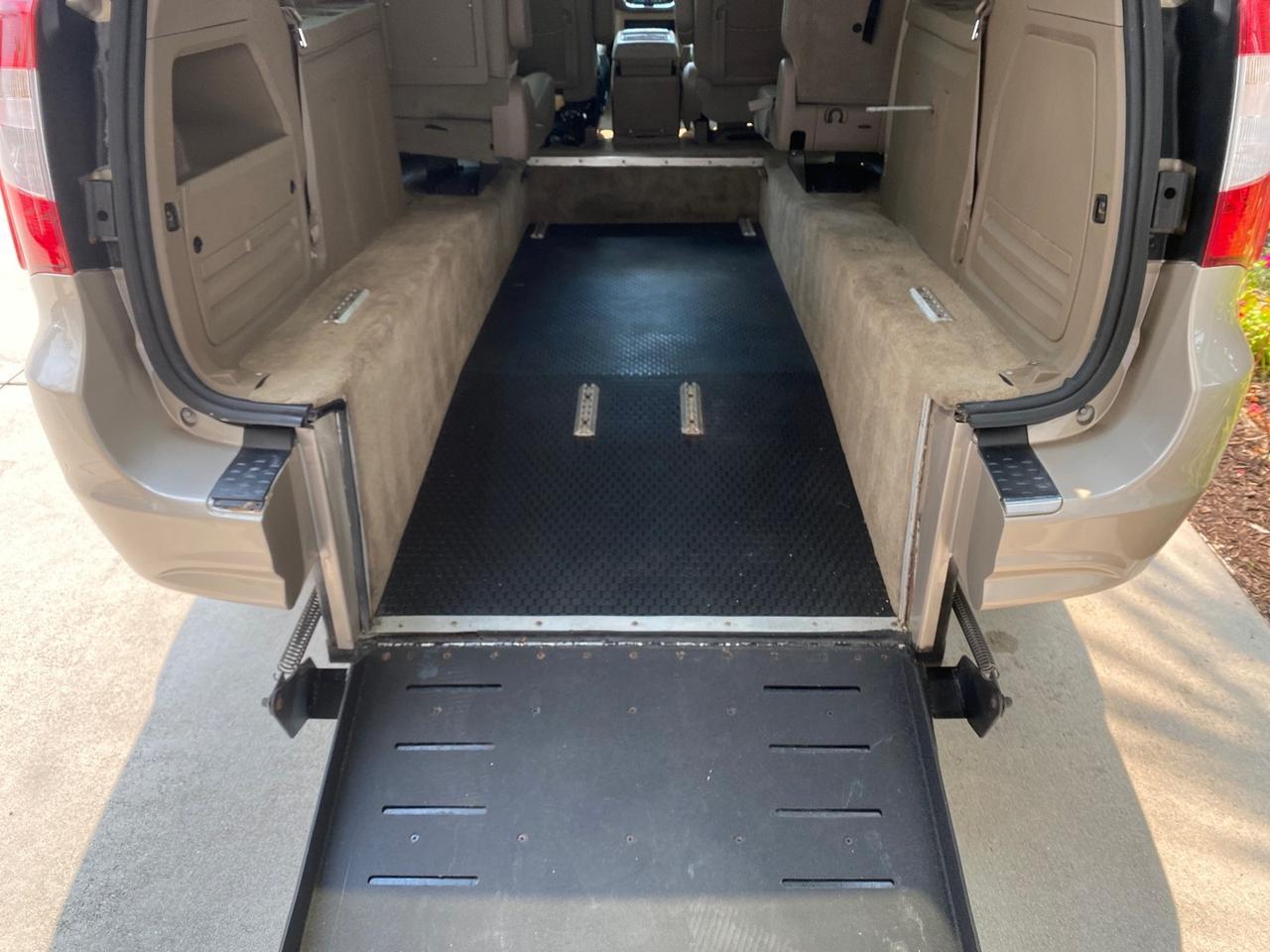 2016 Chrysler Town & Country REAR DOOR, HANDICAP RAMP LOW MILES 58,632 Pompano Beach FL