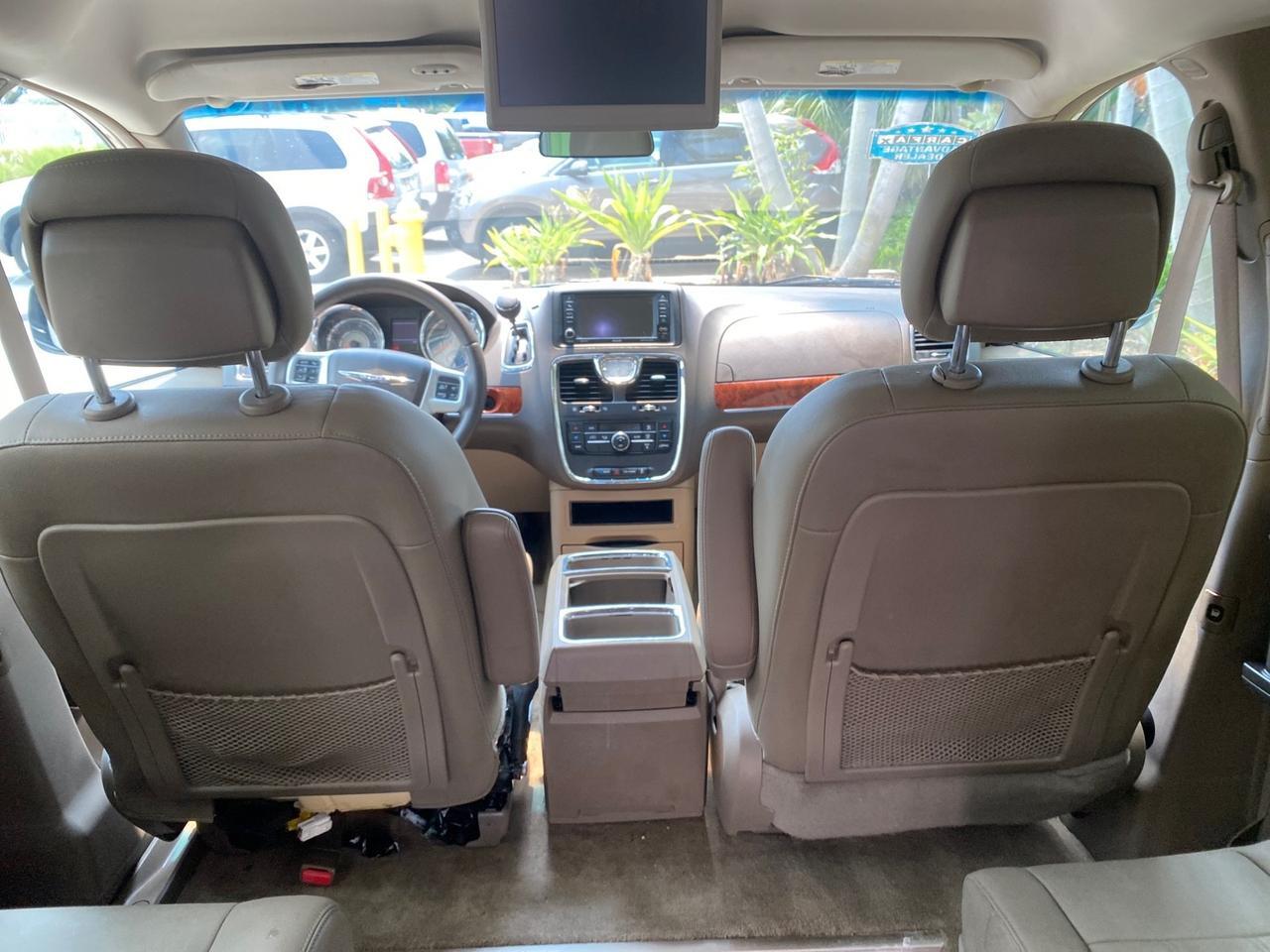 2016 Chrysler Town & Country REAR DOOR, HANDICAP RAMP LOW MILES 58,632 Pompano Beach FL
