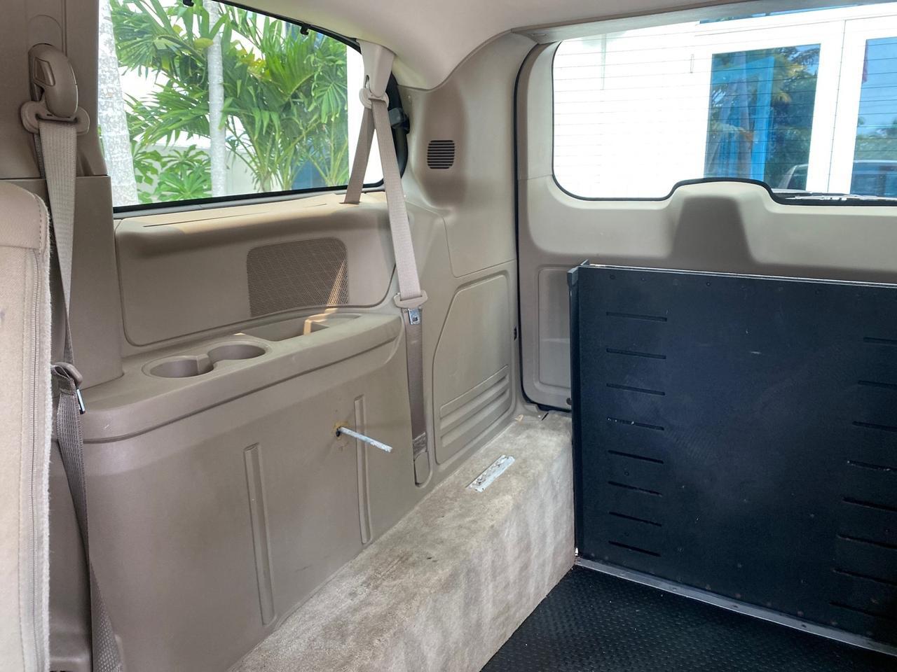 2016 Chrysler Town & Country REAR DOOR, HANDICAP RAMP LOW MILES 58,632 Pompano Beach FL