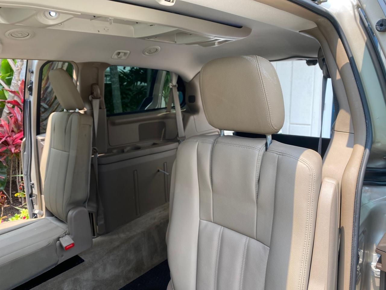 2016 Chrysler Town & Country REAR DOOR, HANDICAP RAMP LOW MILES 58,632 Pompano Beach FL