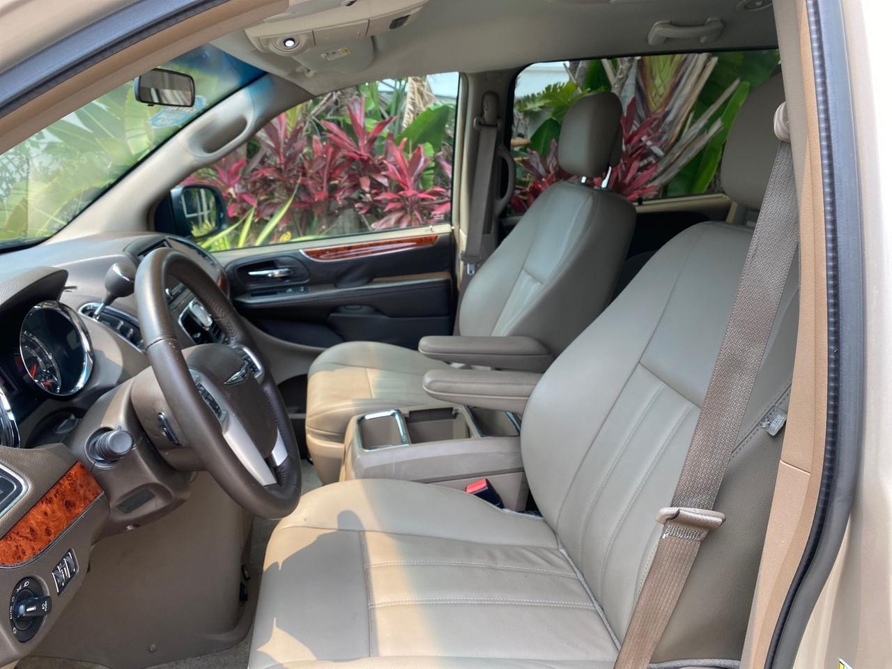 2016 Chrysler Town & Country REAR DOOR, HANDICAP RAMP LOW MILES 58,632 Pompano Beach FL