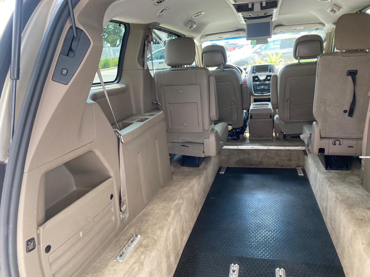 2016 Chrysler Town & Country REAR DOOR, HANDICAP RAMP LOW MILES 58,632 Pompano Beach FL