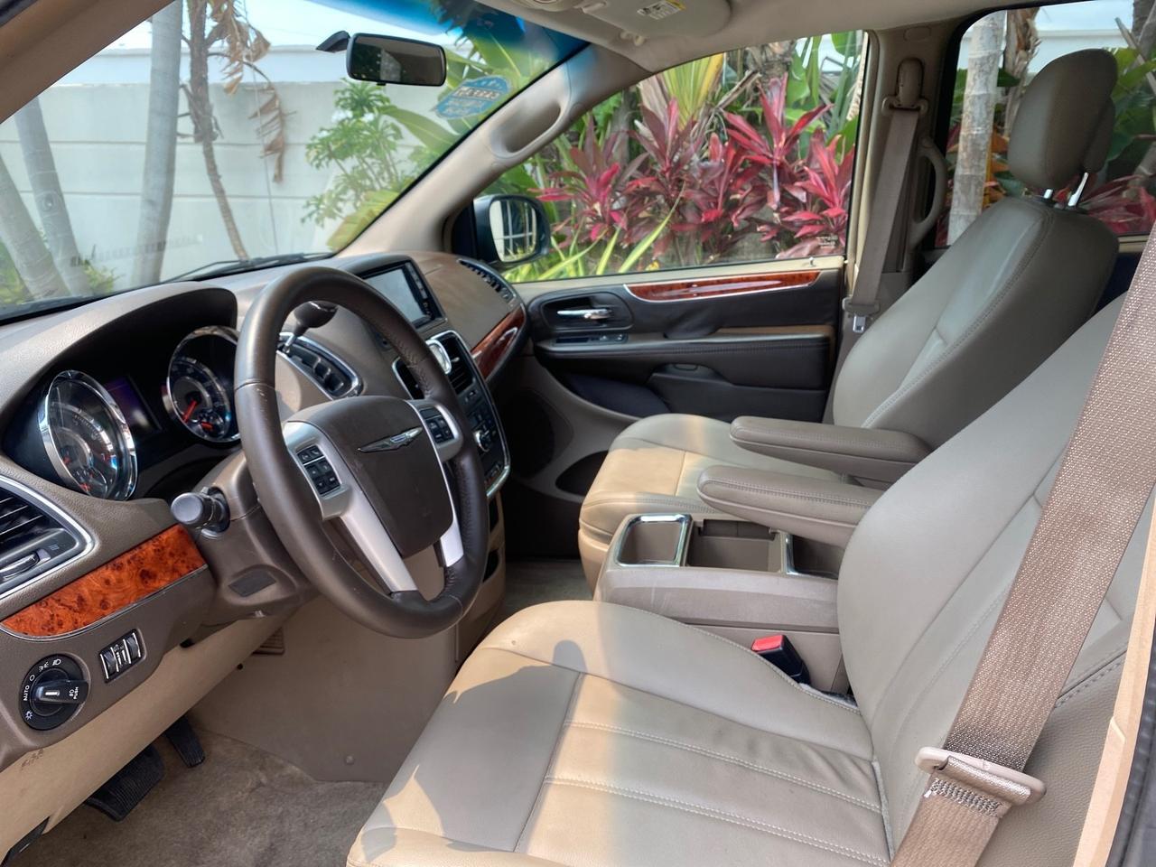 2016 Chrysler Town & Country REAR DOOR, HANDICAP RAMP LOW MILES 58,632 Pompano Beach FL