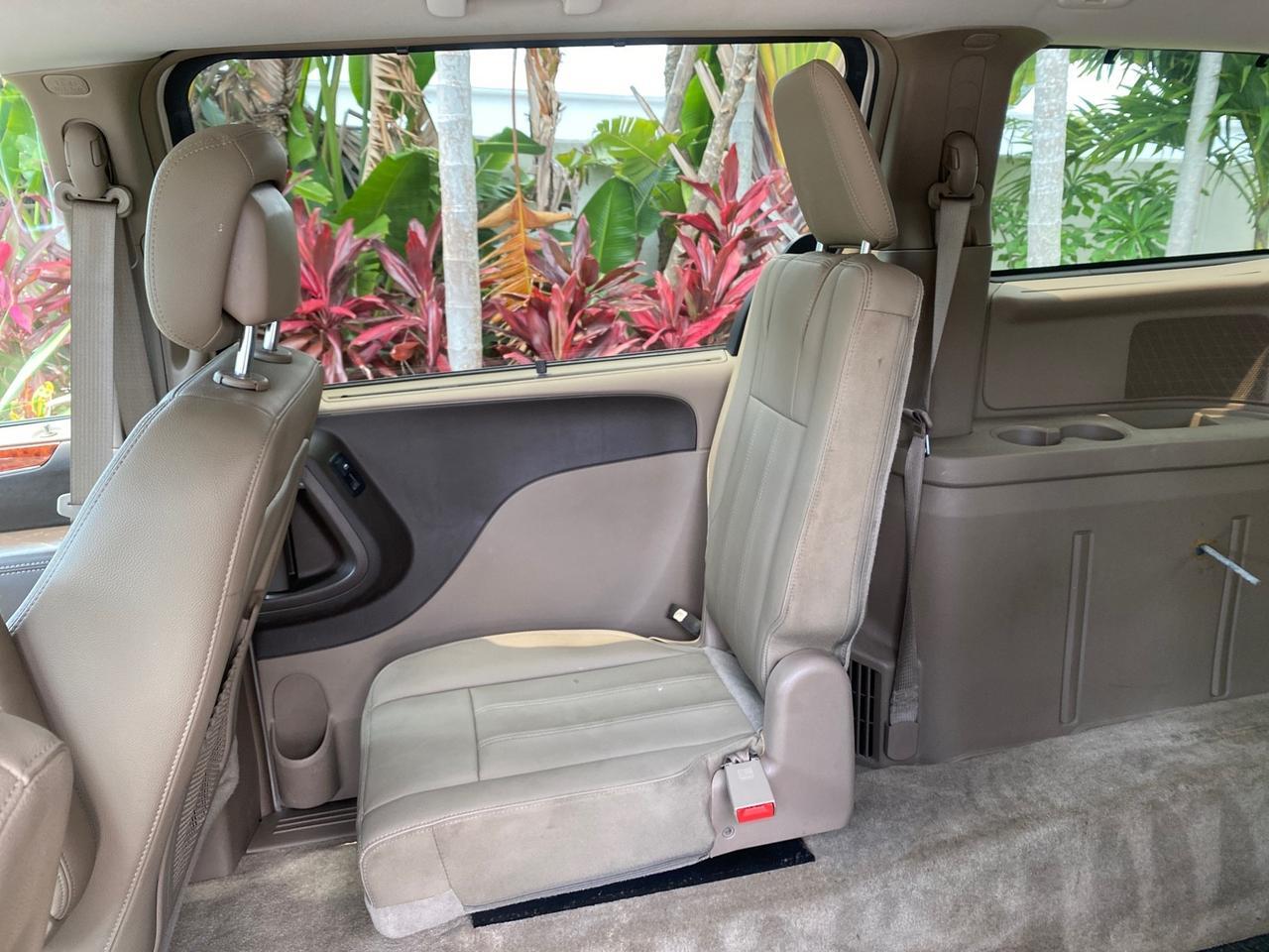 2016 Chrysler Town & Country REAR DOOR, HANDICAP RAMP LOW MILES 58,632 Pompano Beach FL