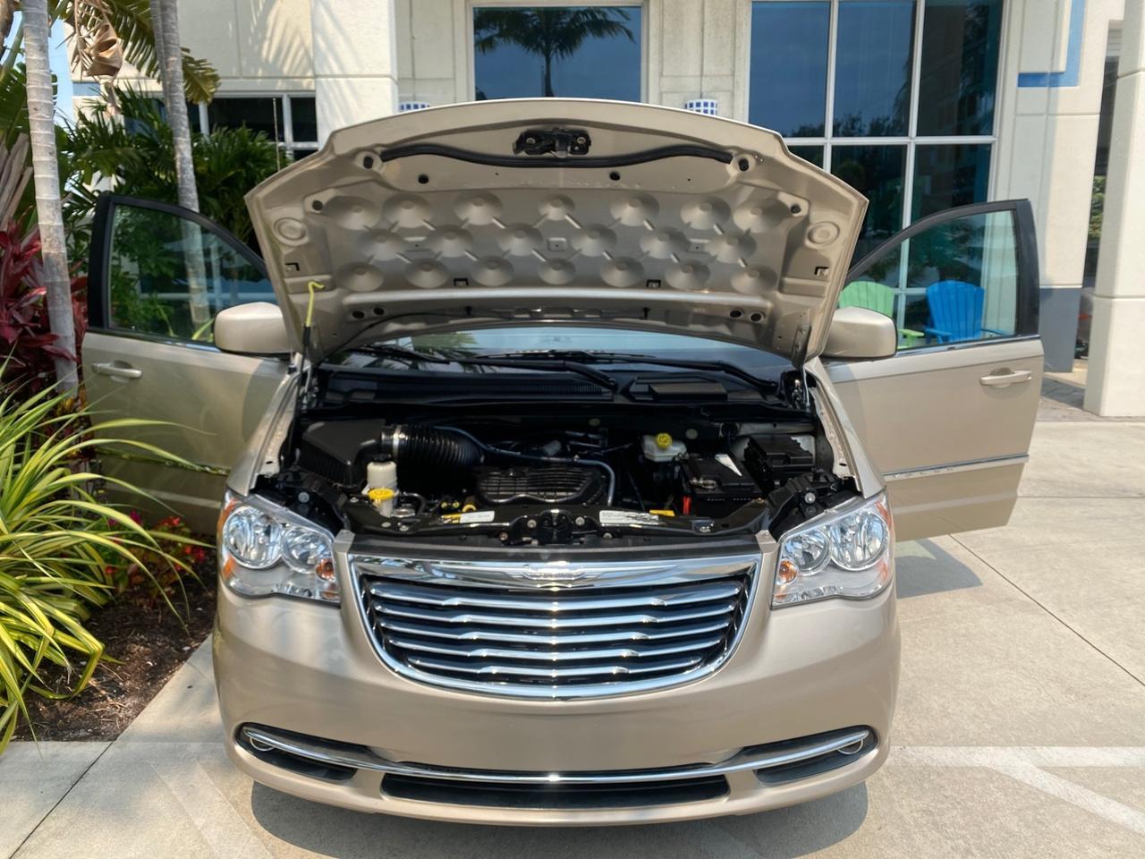 2016 Chrysler Town & Country REAR DOOR, HANDICAP RAMP LOW MILES 58,632 Pompano Beach FL