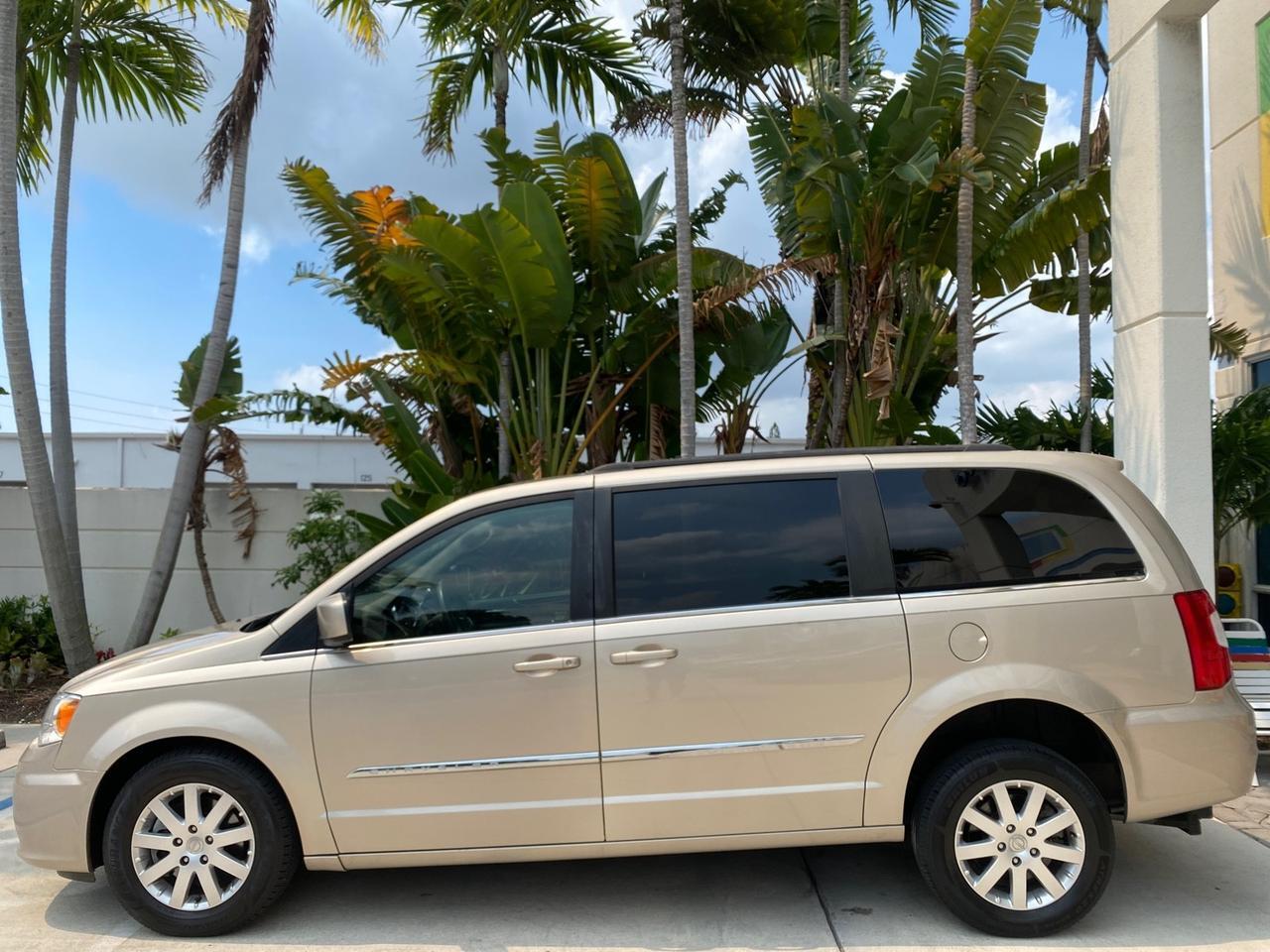 2016 Chrysler Town & Country REAR DOOR, HANDICAP RAMP LOW MILES 58,632 Pompano Beach FL