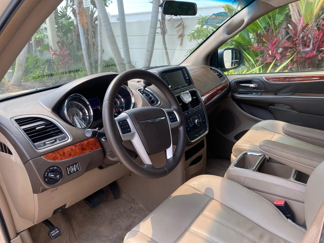 2016 Chrysler Town & Country REAR DOOR, HANDICAP RAMP LOW MILES 58,632 Pompano Beach FL