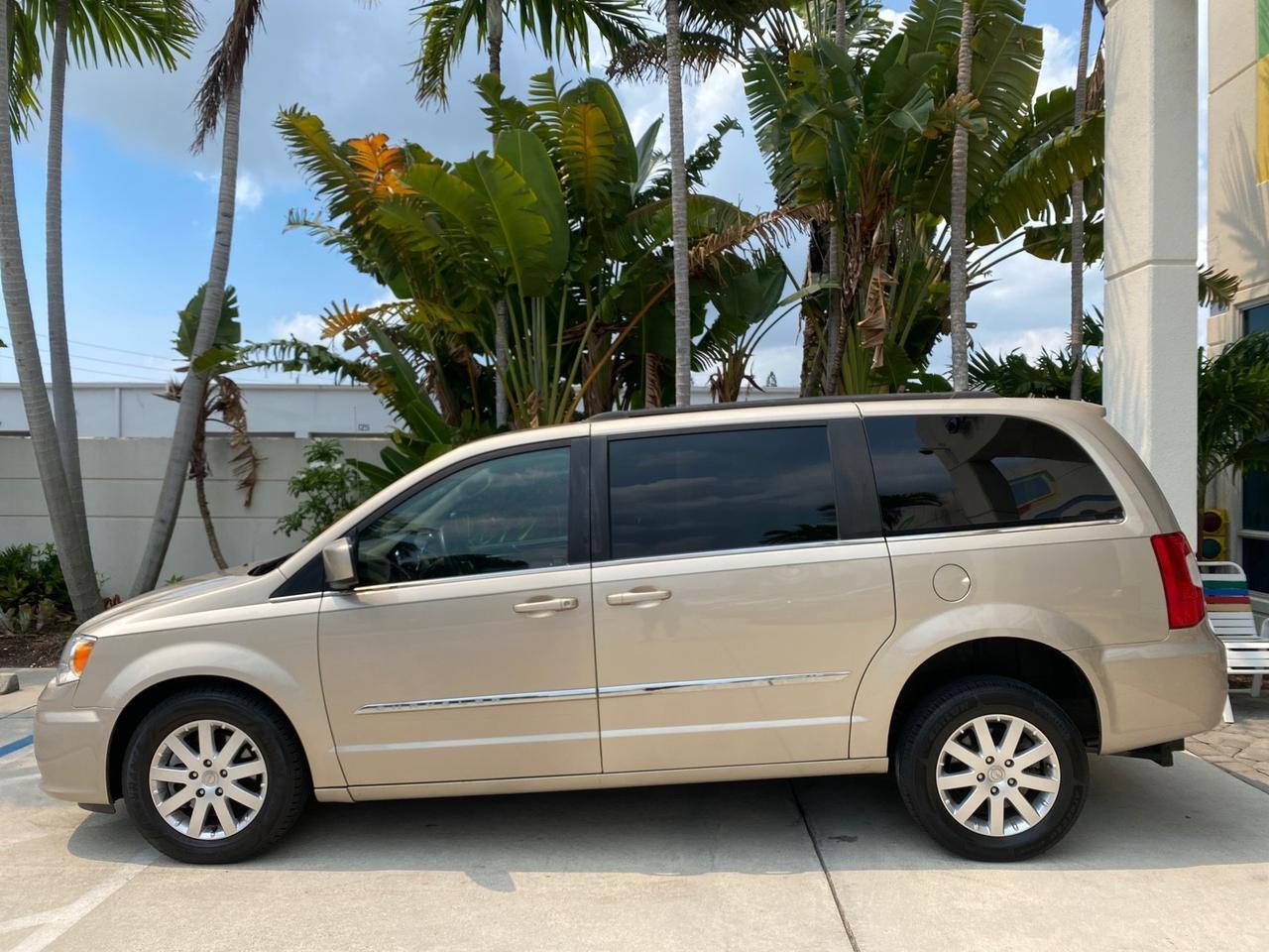 2016 Chrysler Town & Country REAR DOOR, HANDICAP RAMP LOW MILES 58,632 Pompano Beach FL