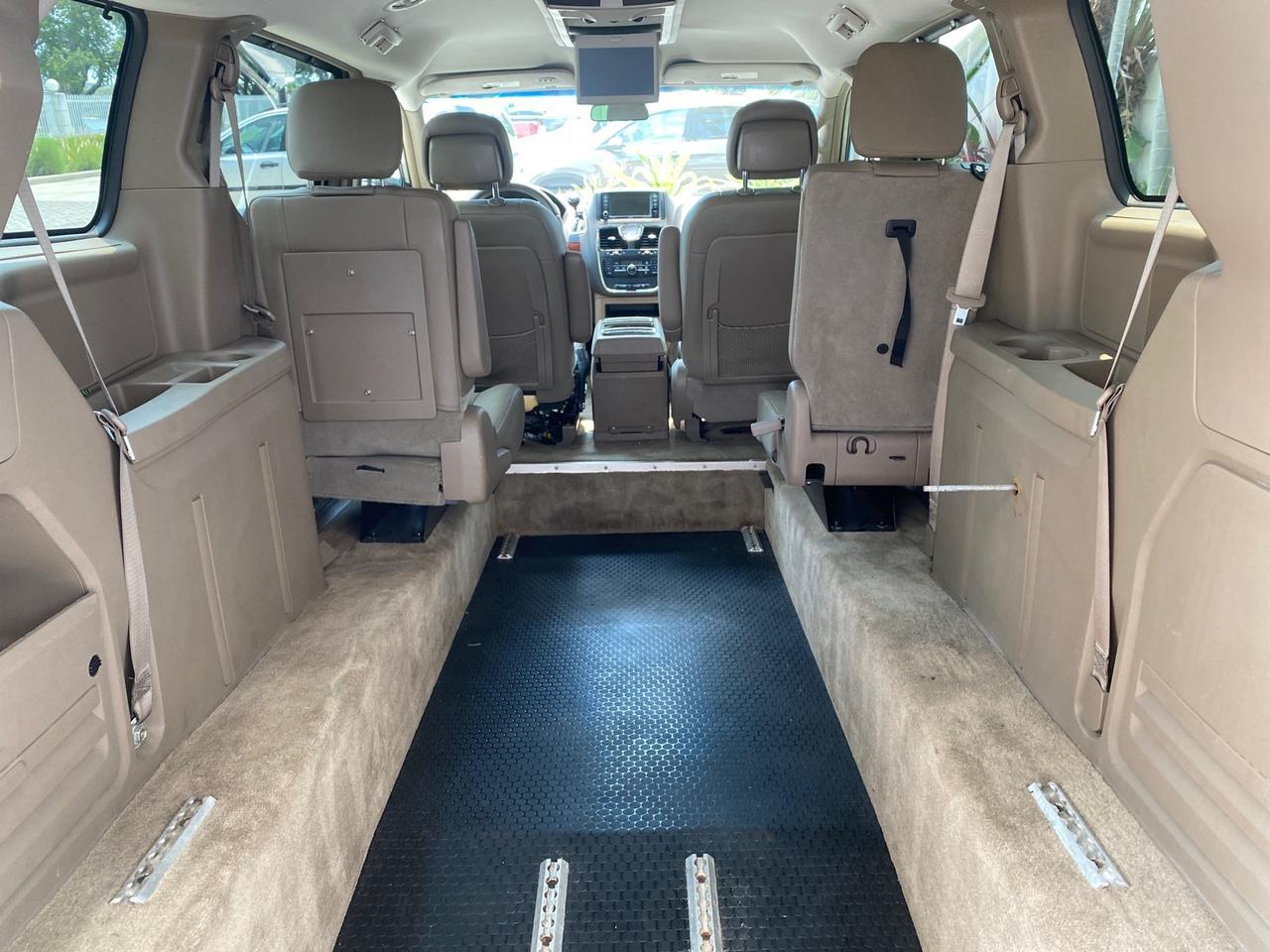 2016 Chrysler Town & Country REAR DOOR, HANDICAP RAMP LOW MILES 58,632 Pompano Beach FL