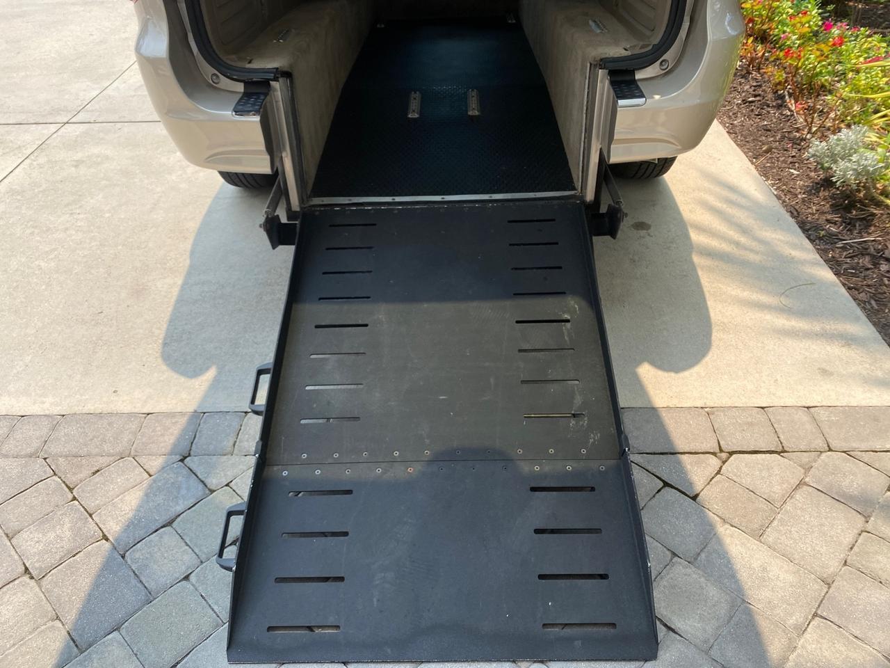 2016 Chrysler Town & Country REAR DOOR, HANDICAP RAMP LOW MILES 58,632 Pompano Beach FL