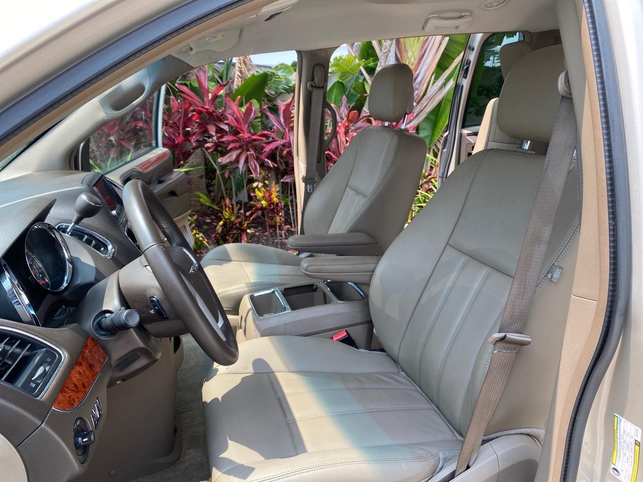 2016 Chrysler Town & Country REAR DOOR, HANDICAP RAMP LOW MILES 58,632 Pompano Beach FL