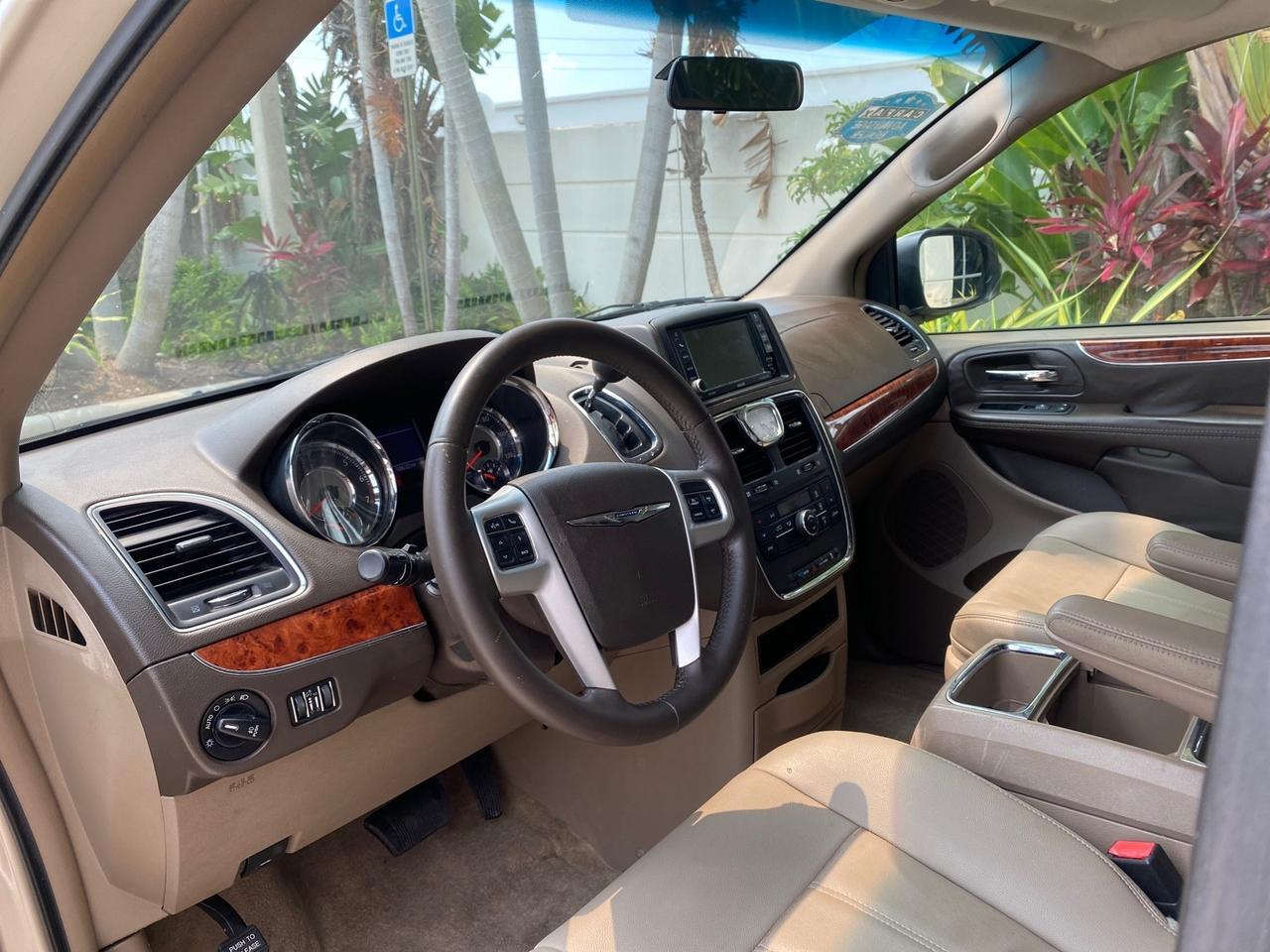 2016 Chrysler Town & Country REAR DOOR, HANDICAP RAMP LOW MILES 58,632 Pompano Beach FL