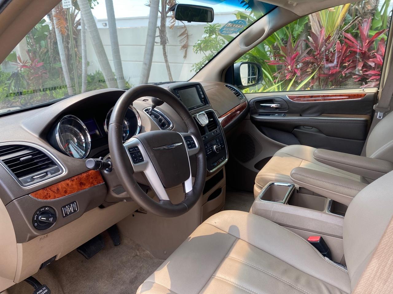 2016 Chrysler Town & Country REAR DOOR, HANDICAP RAMP LOW MILES 58,632 Pompano Beach FL