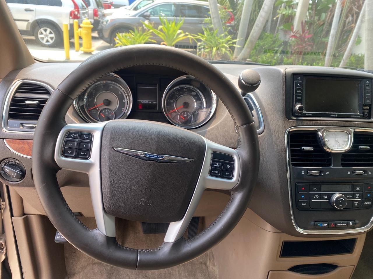 2016 Chrysler Town & Country REAR DOOR, HANDICAP RAMP LOW MILES 58,632 Pompano Beach FL