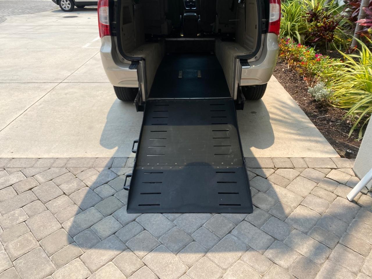 2016 Chrysler Town & Country REAR DOOR, HANDICAP RAMP LOW MILES 58,632 Pompano Beach FL