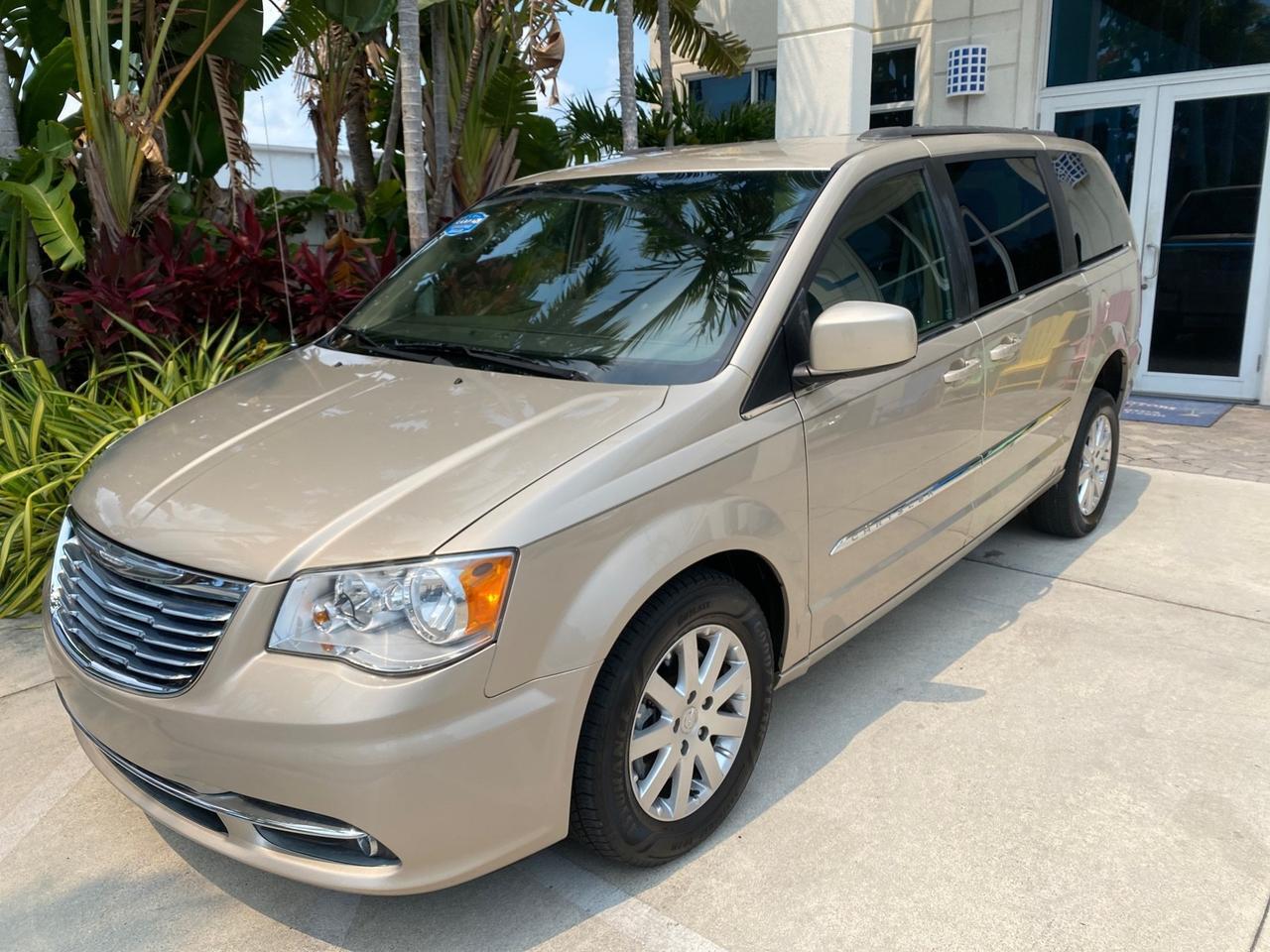 2016 Chrysler Town & Country REAR DOOR, HANDICAP RAMP LOW MILES 58,632 Pompano Beach FL