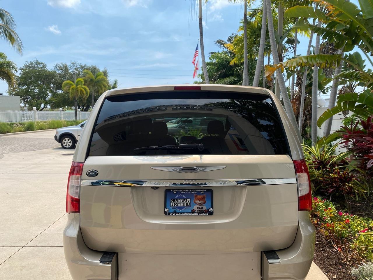 2016 Chrysler Town & Country REAR DOOR, HANDICAP RAMP LOW MILES 58,632 Pompano Beach FL