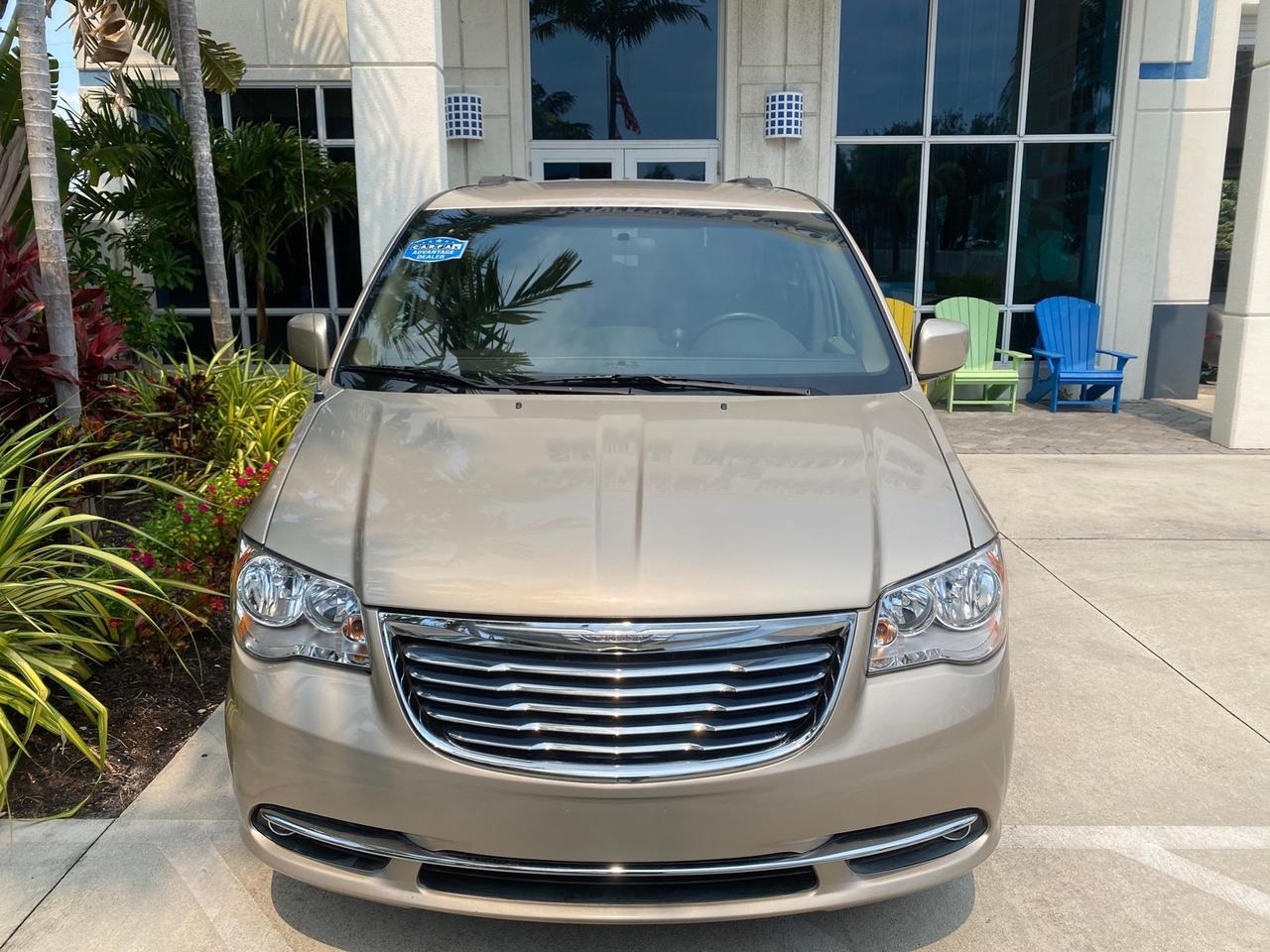 2016 Chrysler Town & Country REAR DOOR, HANDICAP RAMP LOW MILES 58,632 Pompano Beach FL